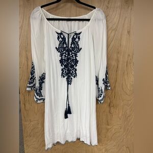 C|C Chic Connection Boho  Peasant Dress w/Tassel Tie,  White & Blue Embroidery L